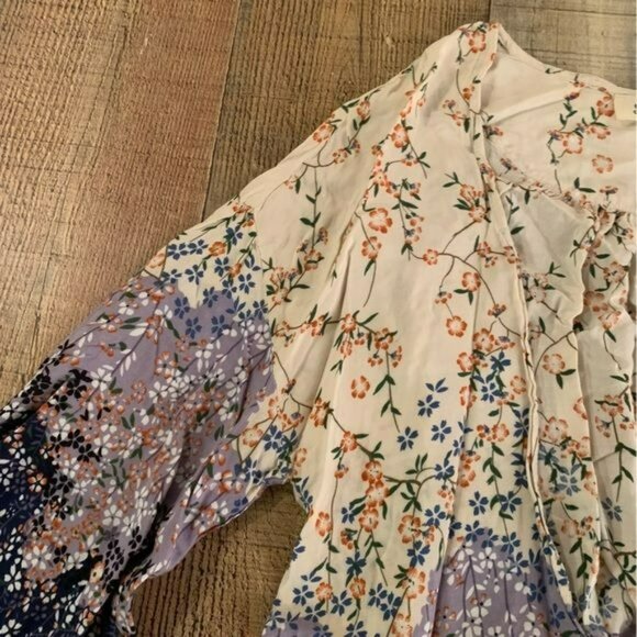 Listicle womens open front floral lightweight top with lace embroidery detail -M - Picture 9 of 10